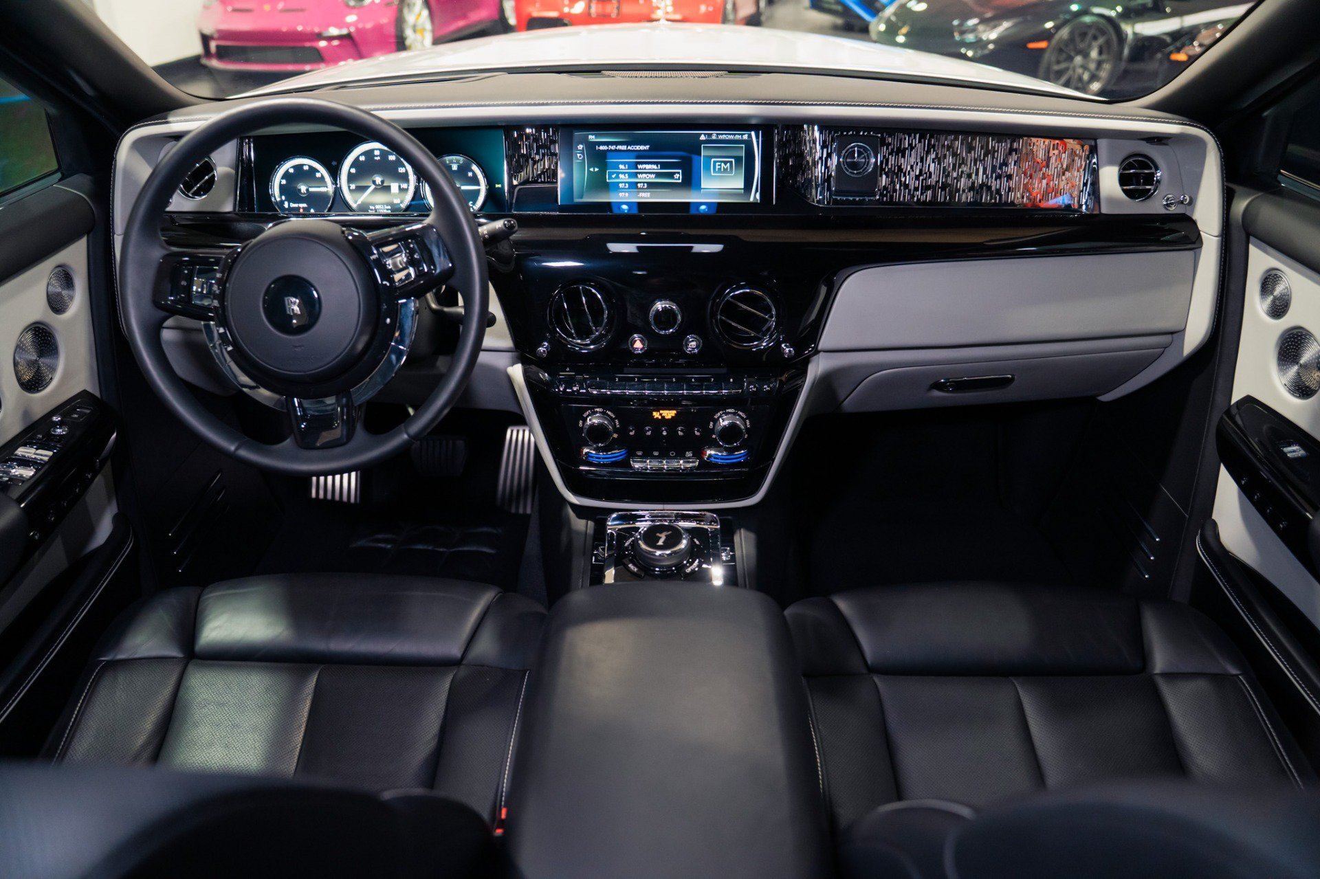 Used 2020 Rolls-Royce Phantom Sedan RWD image 13