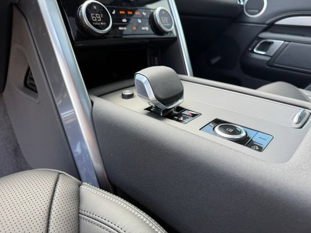 New 2026 Land Rover Discovery Dynamic SE AWD/4WD image 15