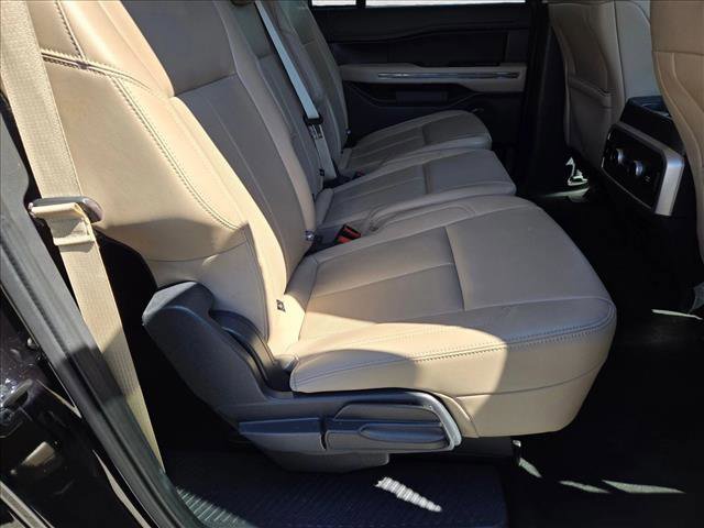 Used 2024 Ford Expedition Max XLT image 18