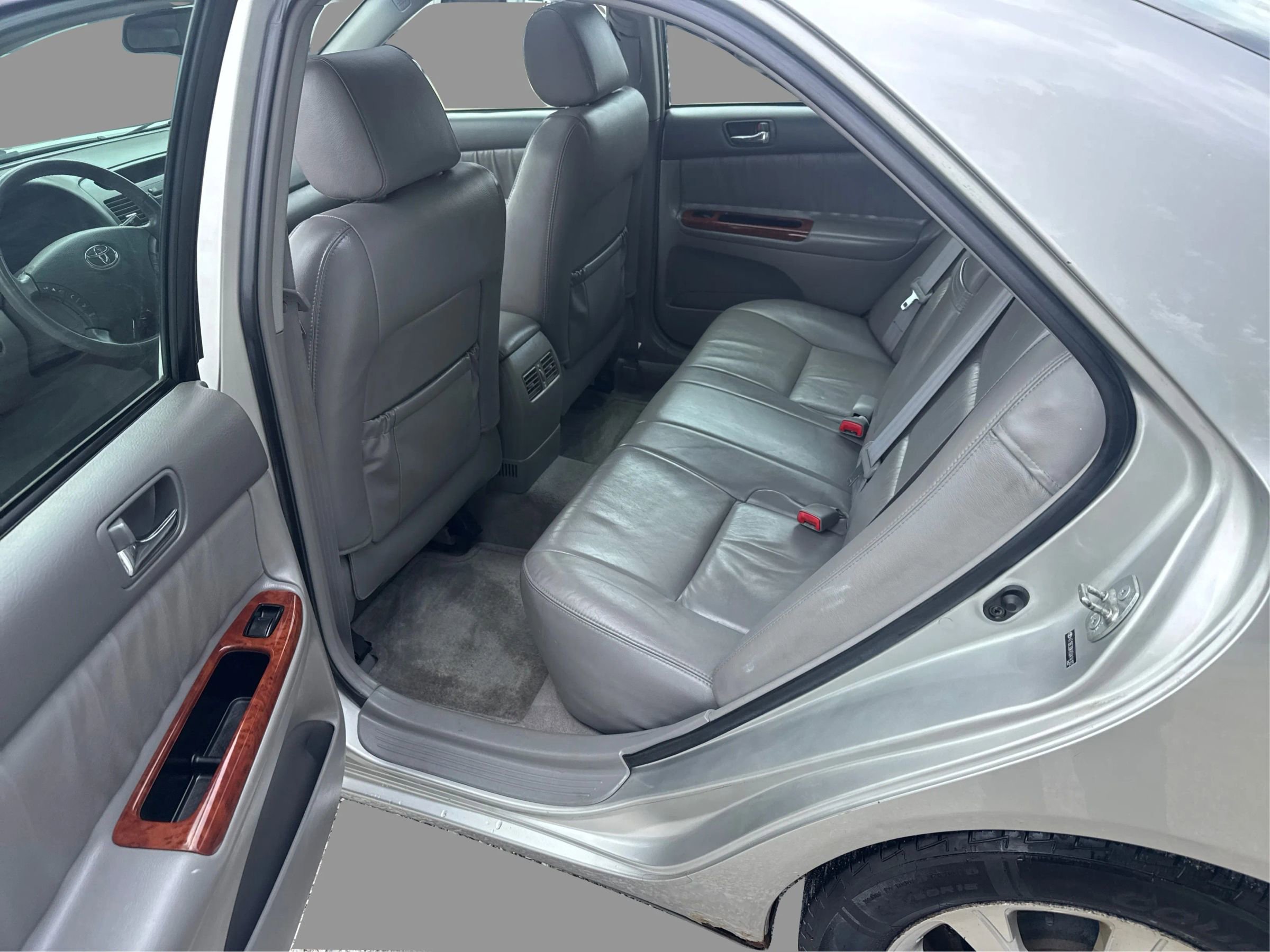 Used 2005 Toyota Camry LE FWD image 11