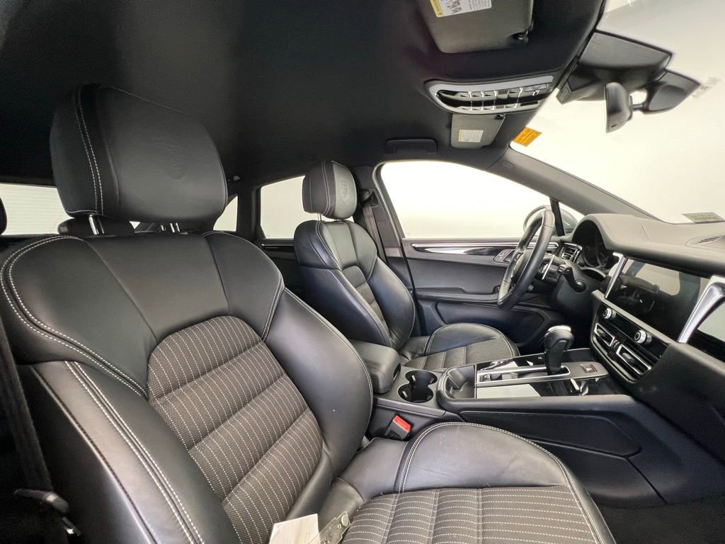 Used 2023 Porsche Macan Turbo image 18