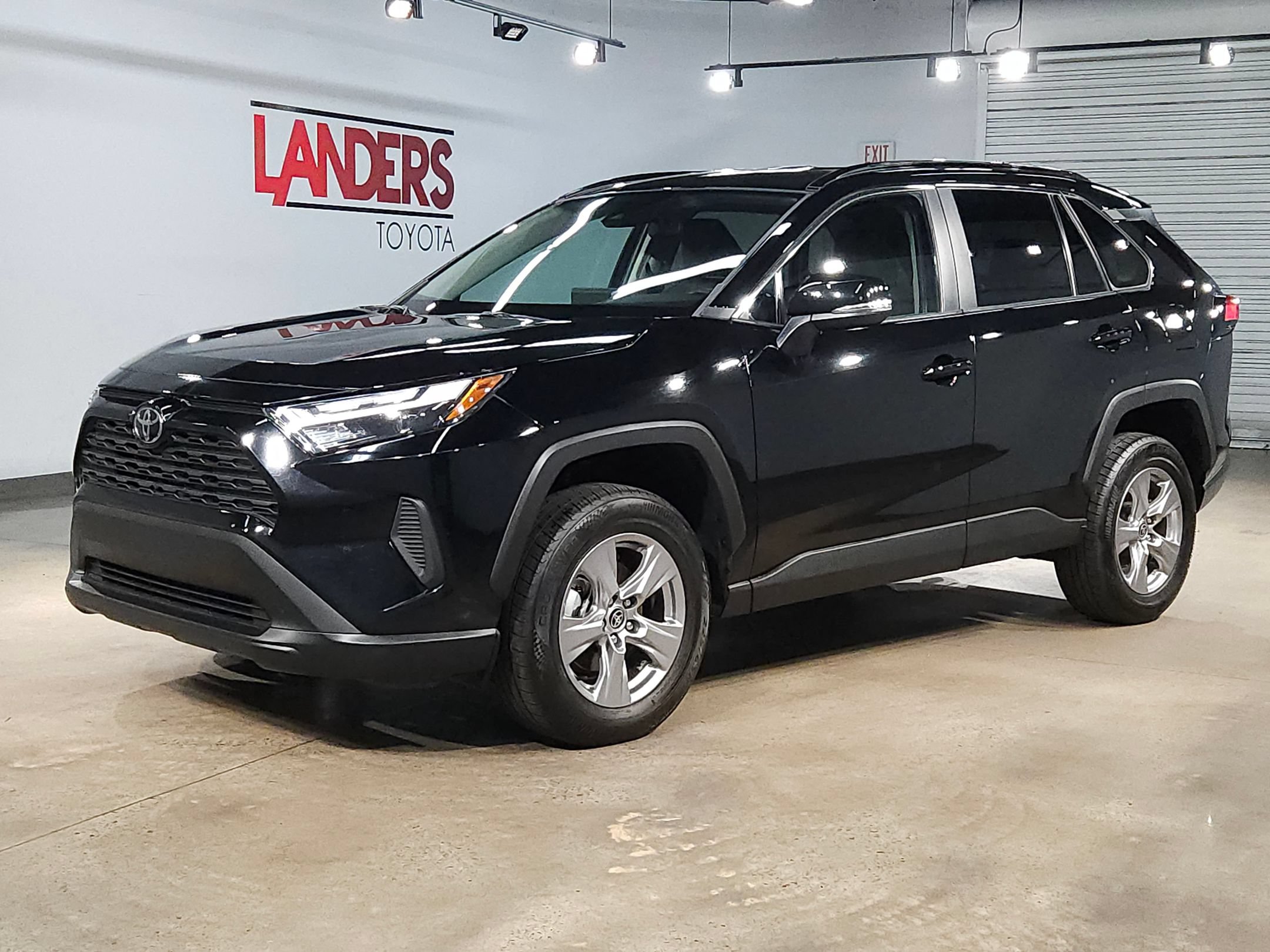 Used 2025 Toyota RAV4 XLE FWD image 3