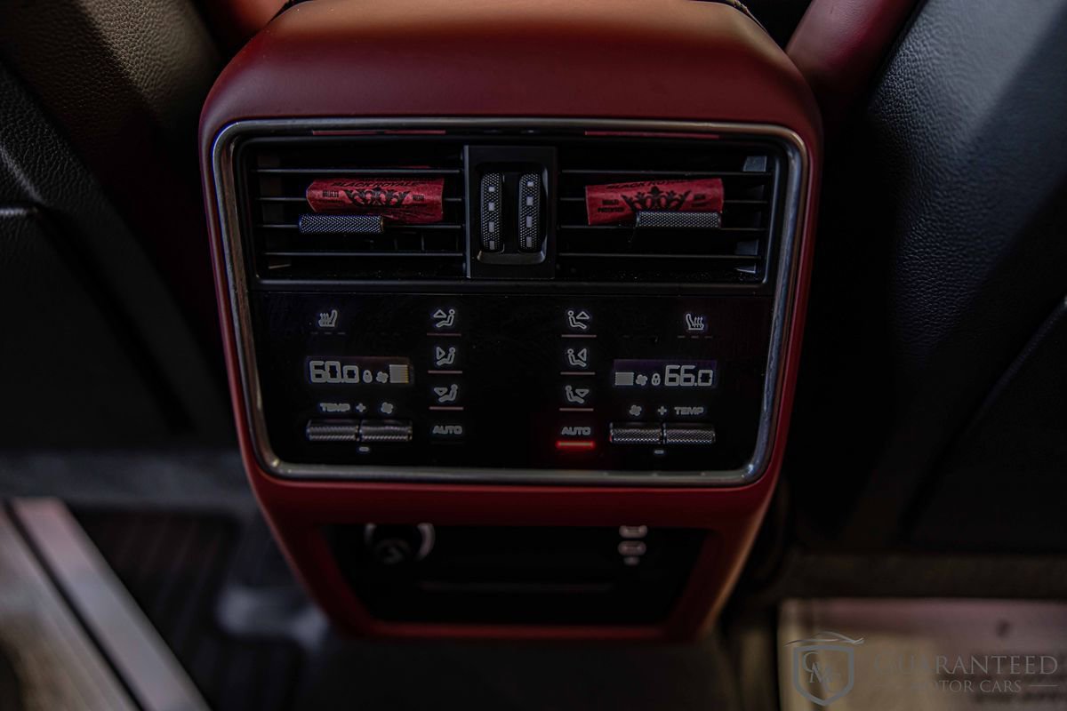 Used 2023 Porsche Cayenne Turbo AWD/4WD image 38