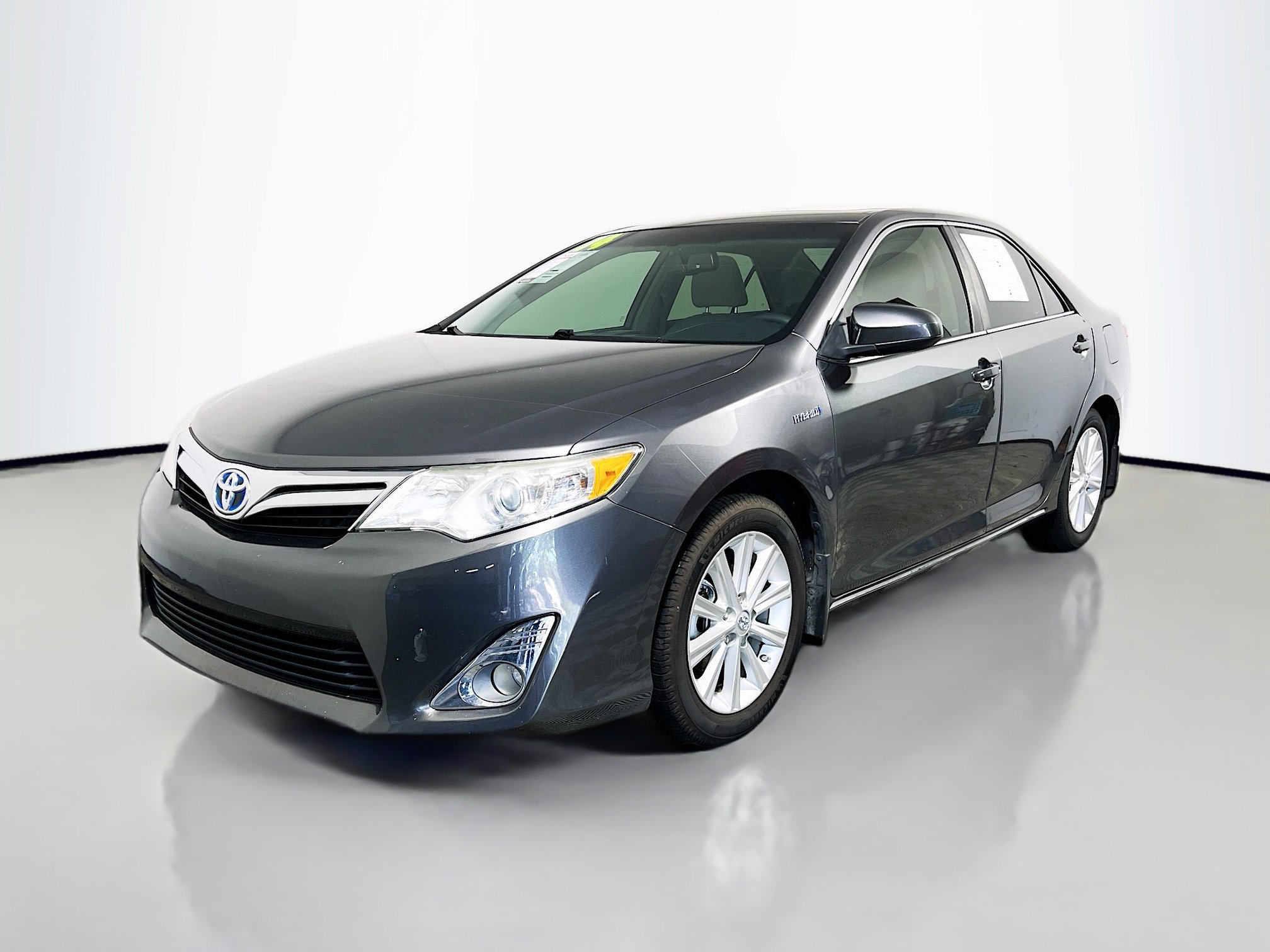 Used 2014 Toyota Camry XLE w/ Leather Package FWD image 10