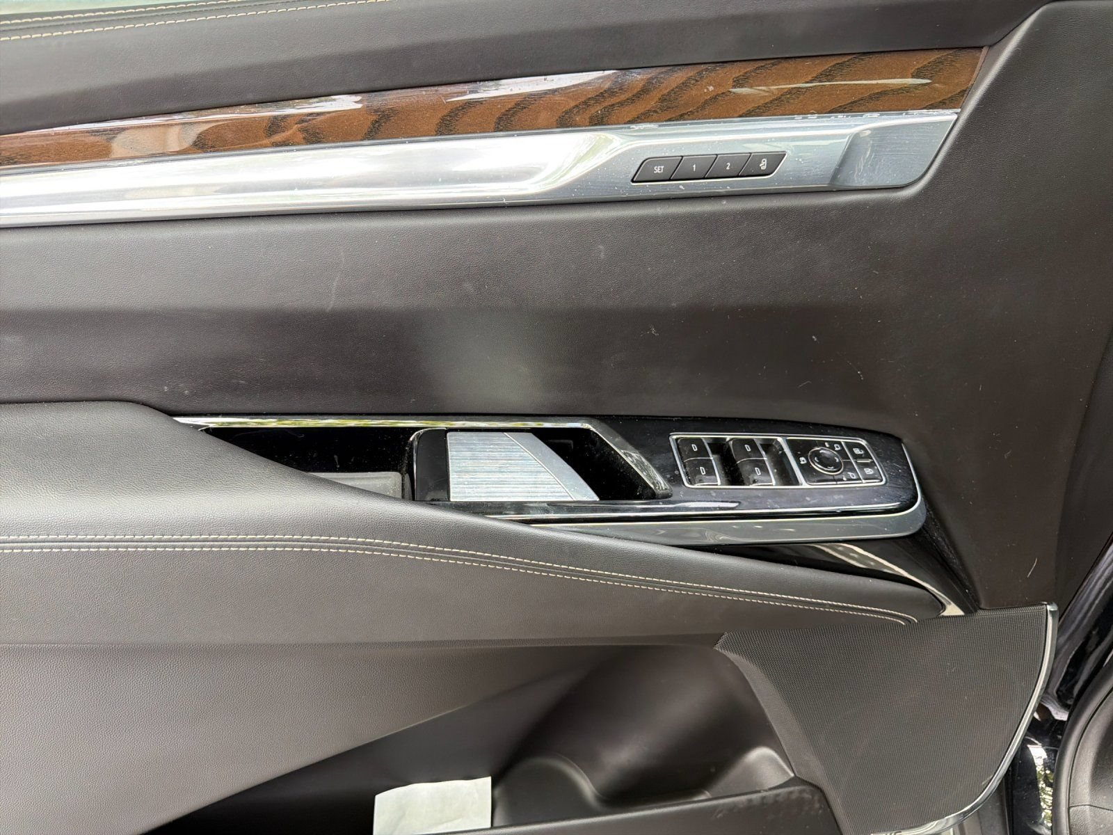 Used 2025 Cadillac Escalade ESV Sport Platinum w/ LPO, Floor Liner Package AWD/4WD image 10