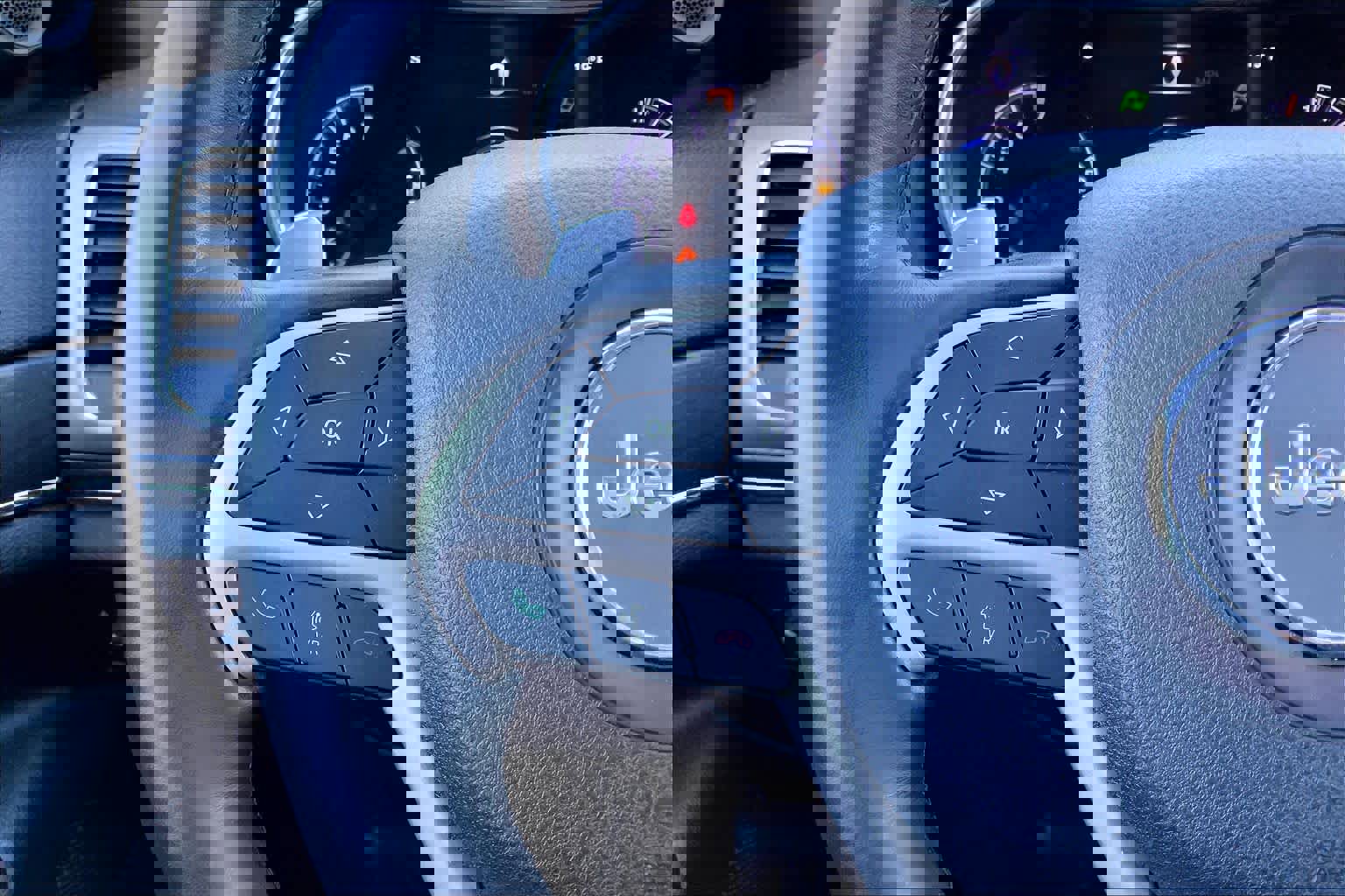 Used 2015 Jeep Grand Cherokee Limited image 24