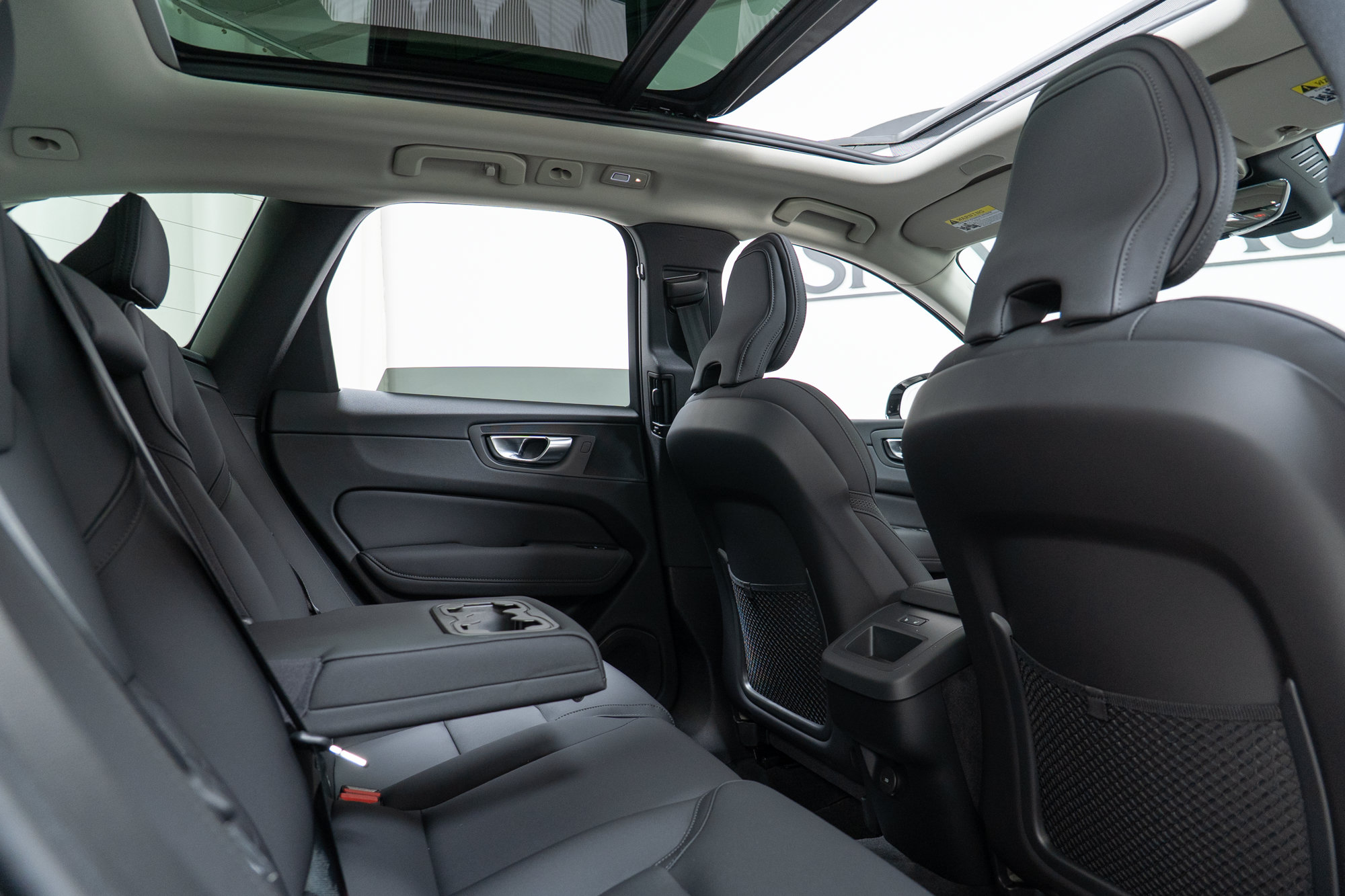 New 2027 Volvo XC60 B5 Plus AWD/4WD image 23