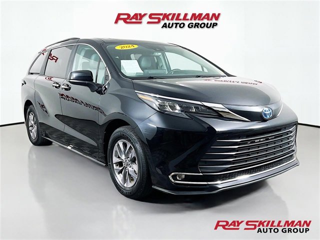 Used 2024 Toyota Sienna XLE image 1