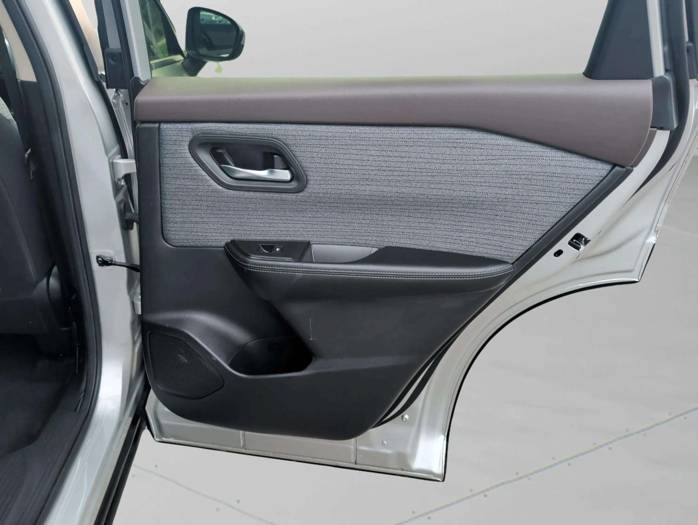 Used 2023 Nissan Rogue SV FWD image 36