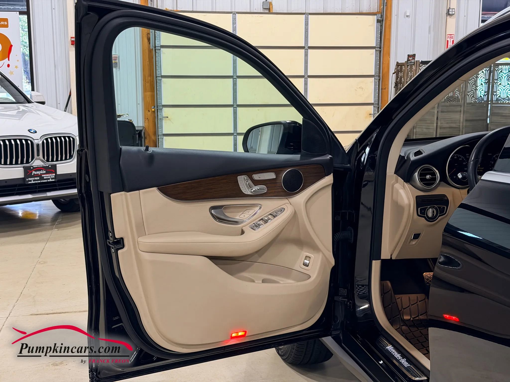Used 2022 Mercedes-Benz GLC 300 4MATIC w/ Multimedia Package Lite image 15