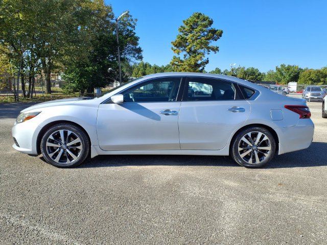 Used 2017 Nissan Altima 2.5 SR FWD image 8