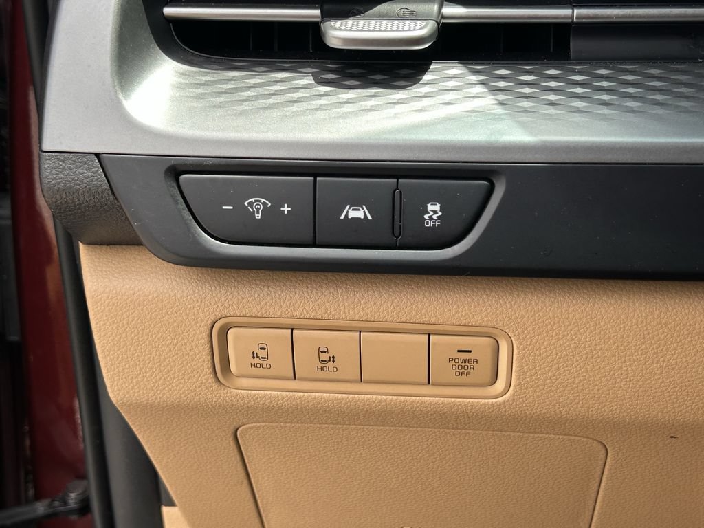 Used 2024 Kia Carnival LX FWD image 29