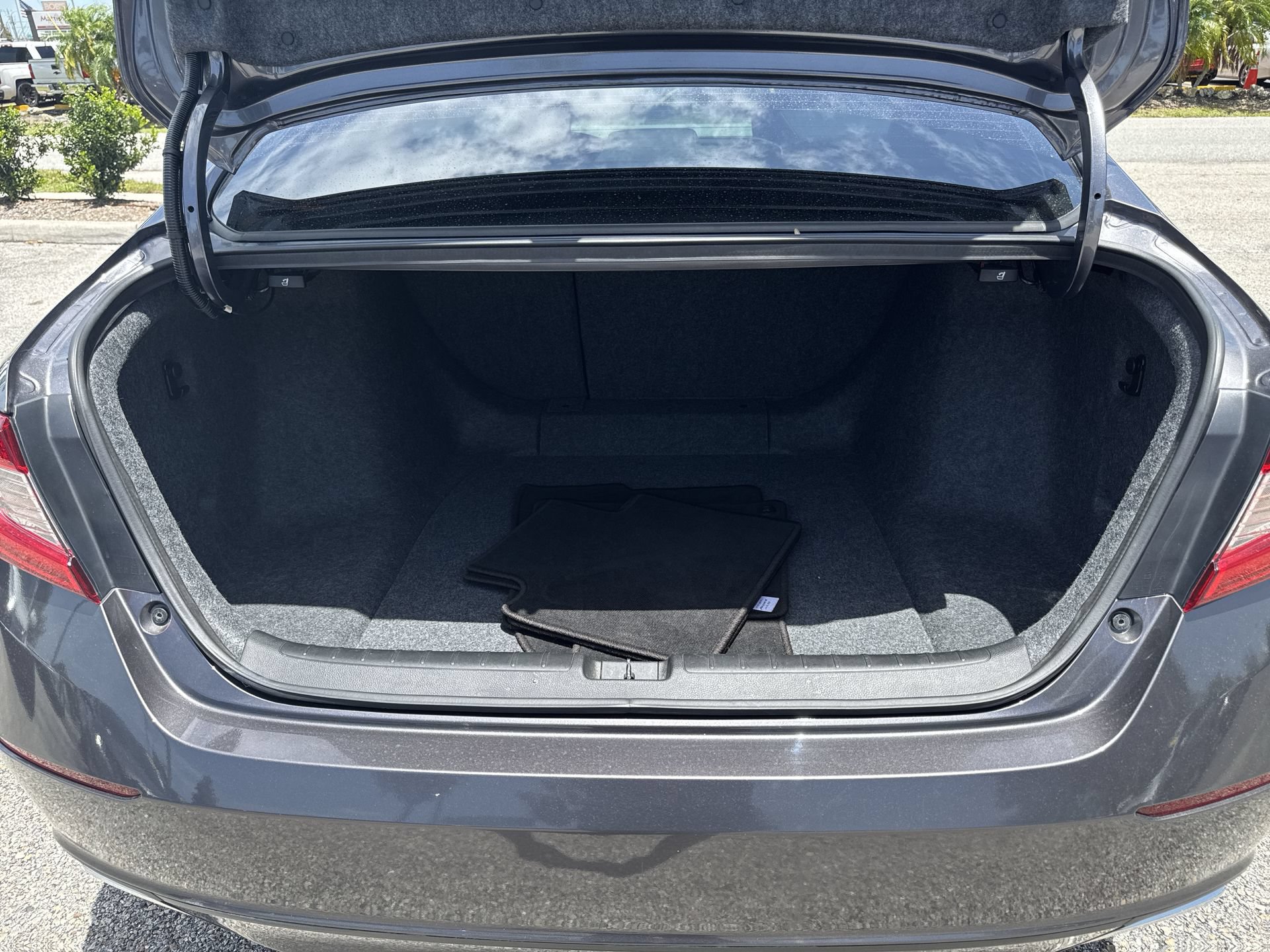Used 2018 Honda Accord EX image 13