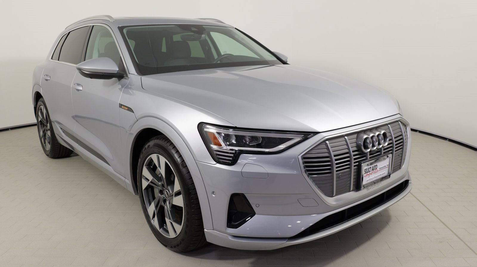 Used 2022 Audi e-tron Premium Plus w/ Premium Plus Package image 21