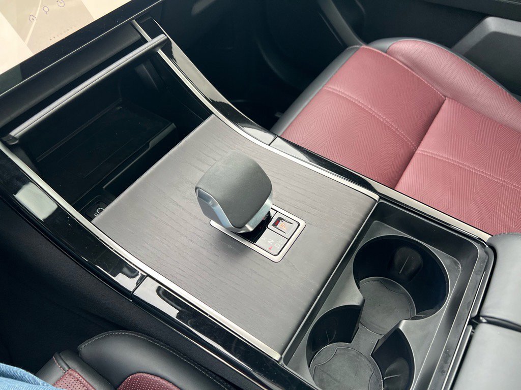 Used 2024 Land Rover Range Rover Velar Dynamic HSE image 18