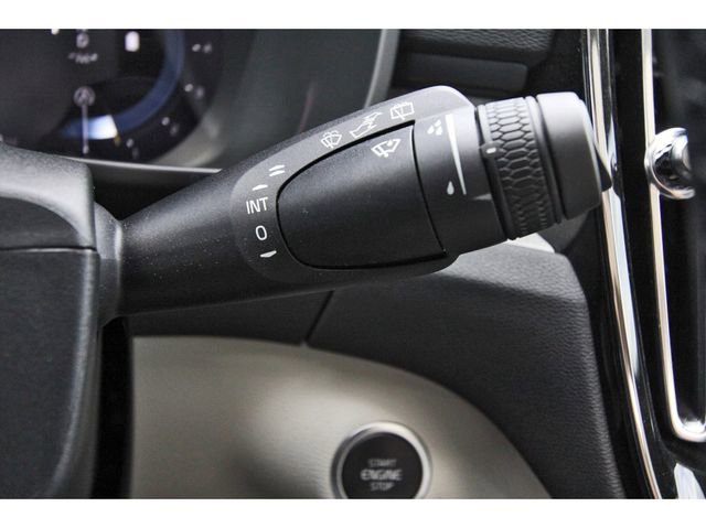 Used 2025 Volvo XC40 B5 Plus w/ Protection Package Premier image 17