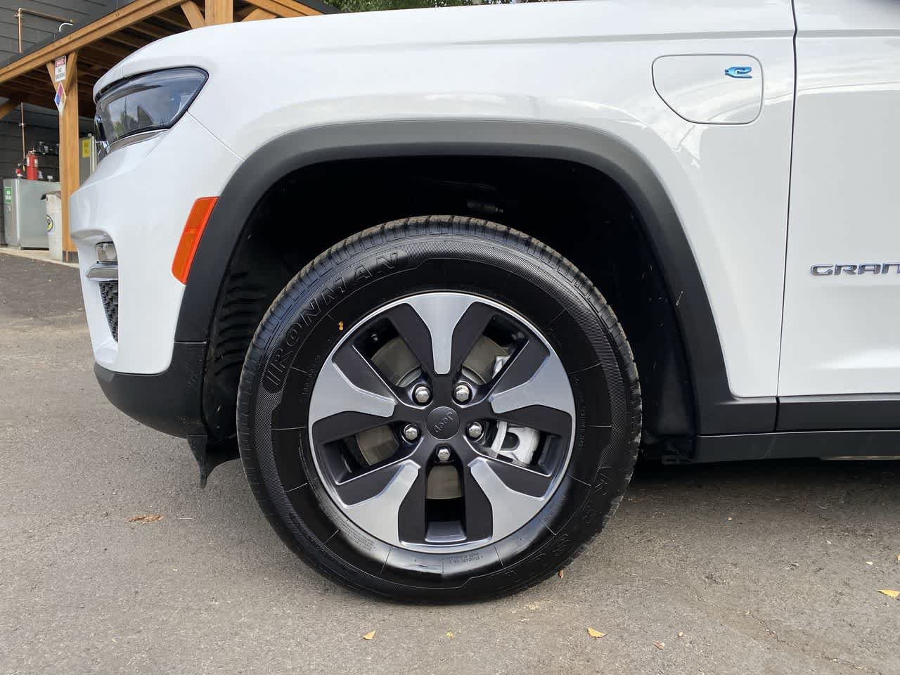 Used 2024 Jeep Grand Cherokee Limited 4xe AWD/4WD image 11
