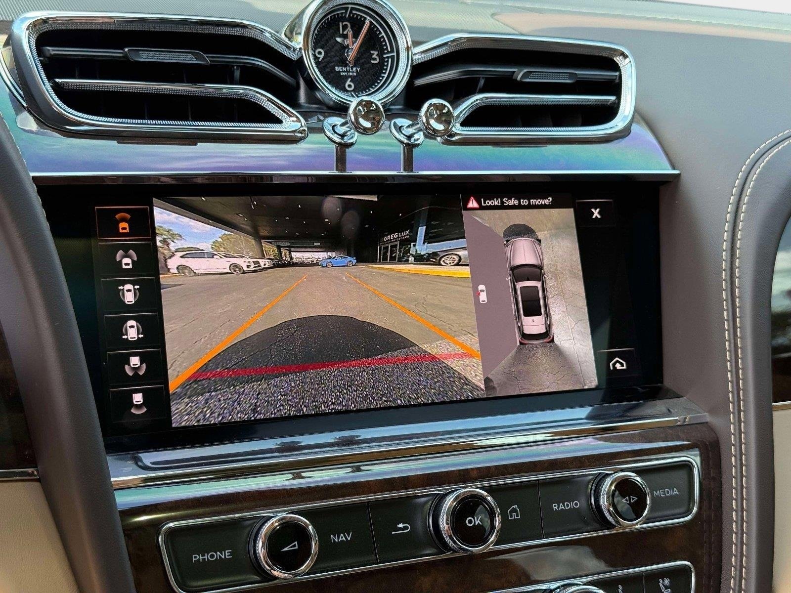 Used 2022 Bentley Bentayga image 51