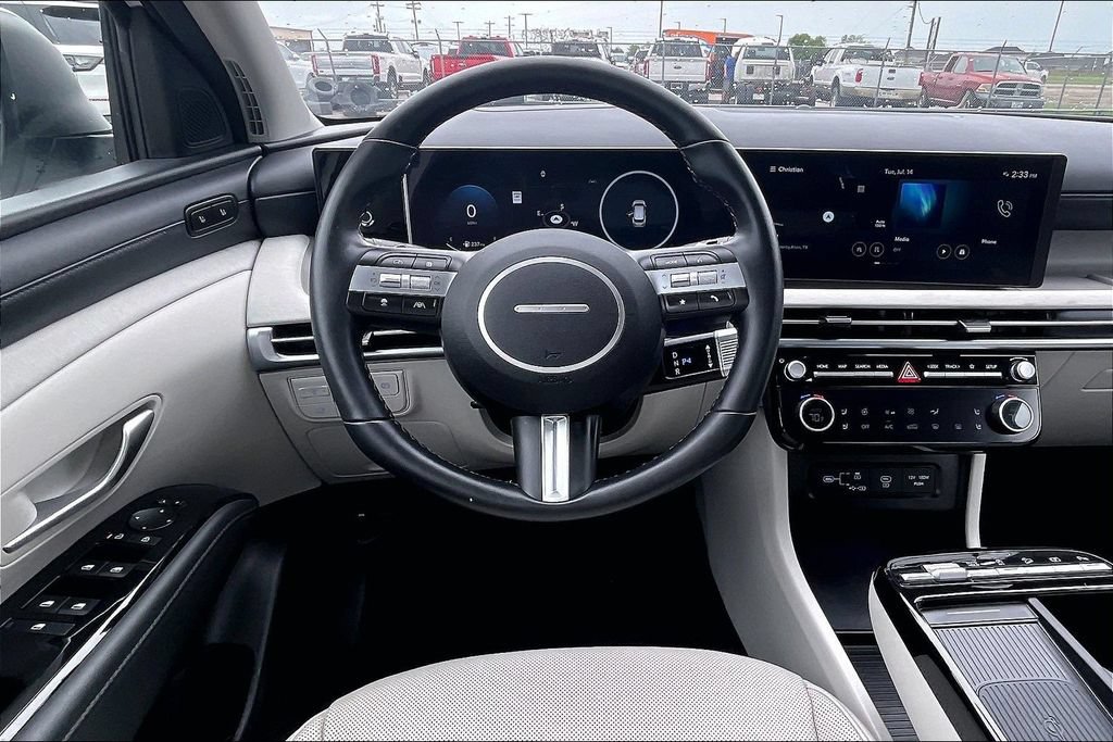 Used 2025 Hyundai Tucson Limited FWD image 8