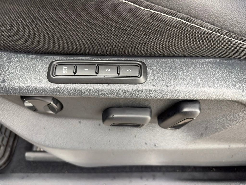 Used 2022 Volkswagen Tiguan SEL R-Line AWD/4WD image 52