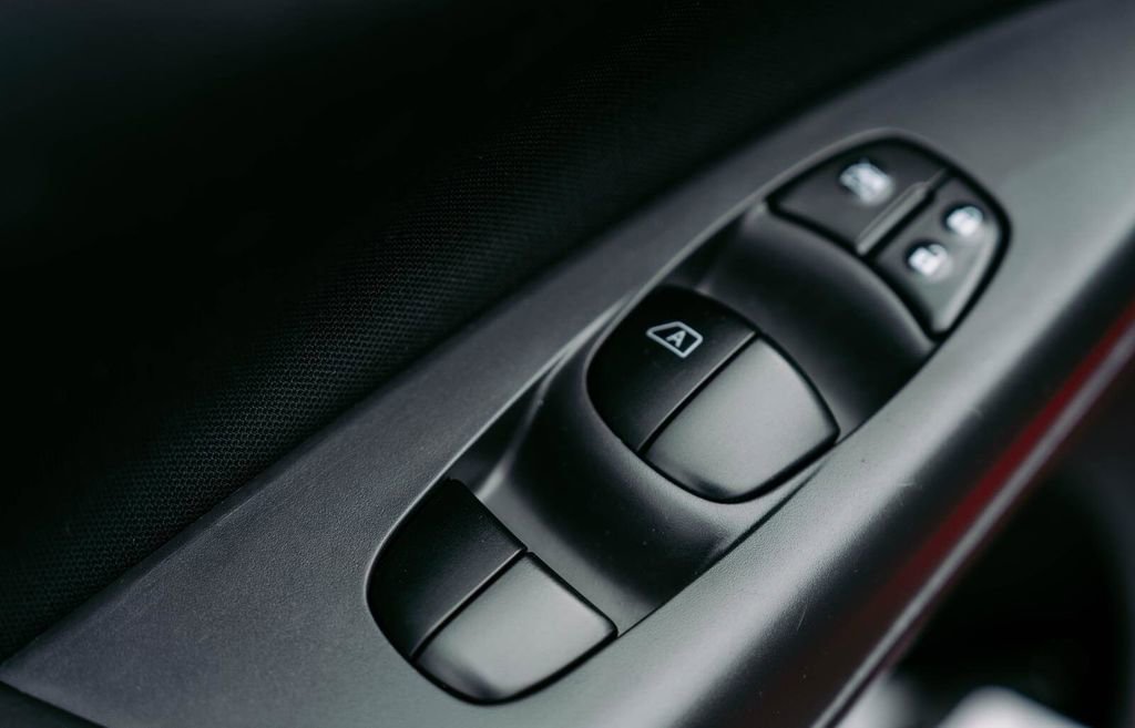 Used 2018 Nissan Sentra SR image 17