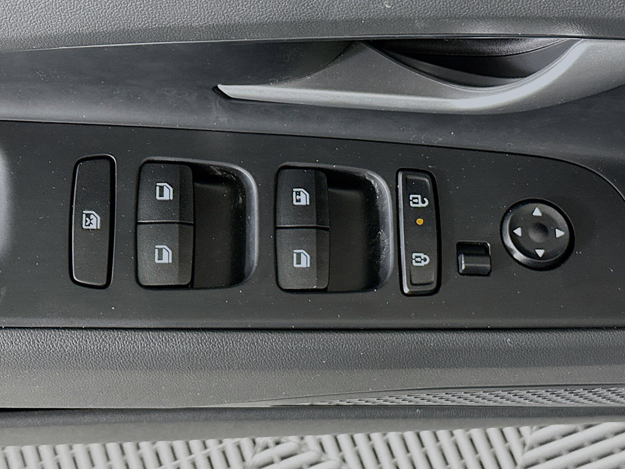 Used 2025 Hyundai Elantra SE image 14