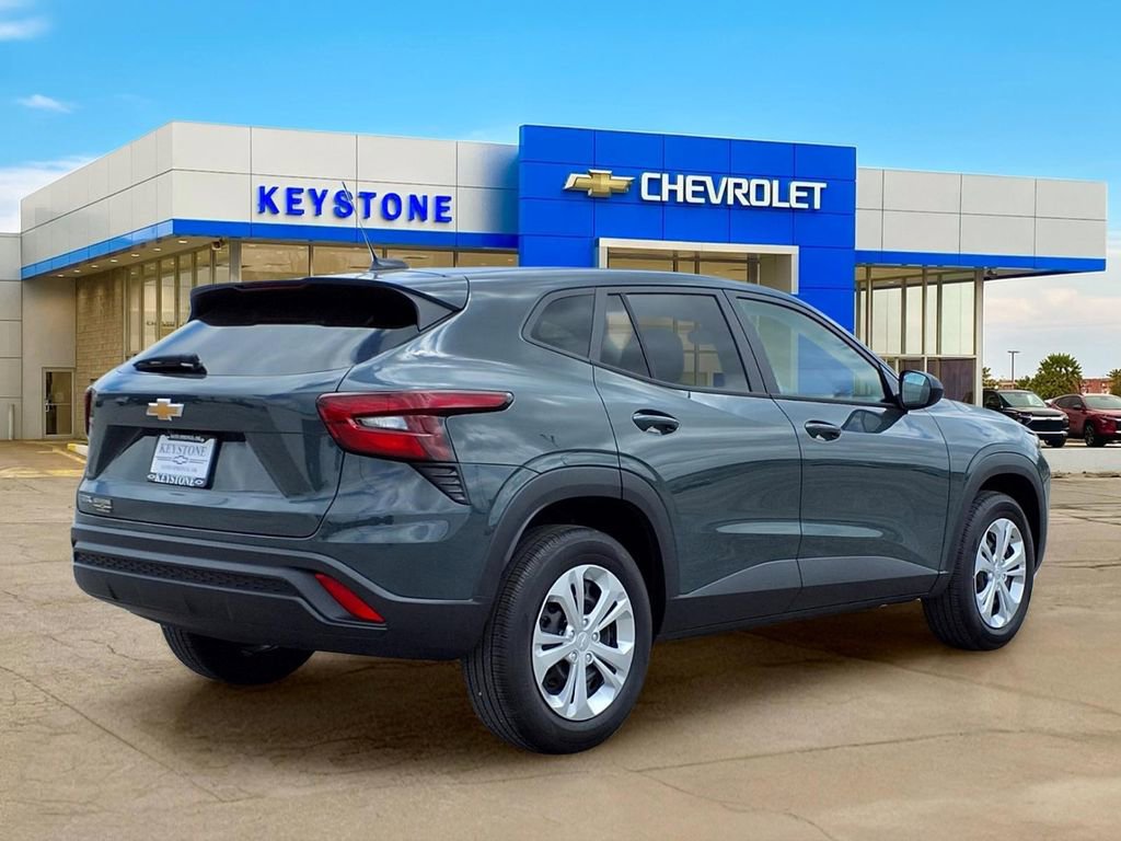 Used 2026 Chevrolet Trax LS FWD image 3