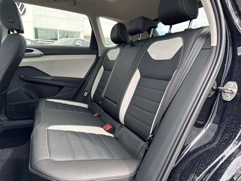 New 2025 Volkswagen Taos SEL image 24
