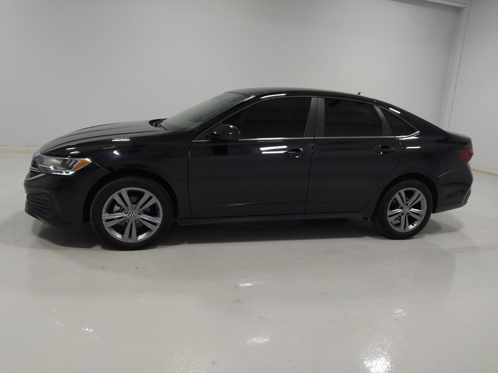 Used 2024 Volkswagen Jetta SE image 2