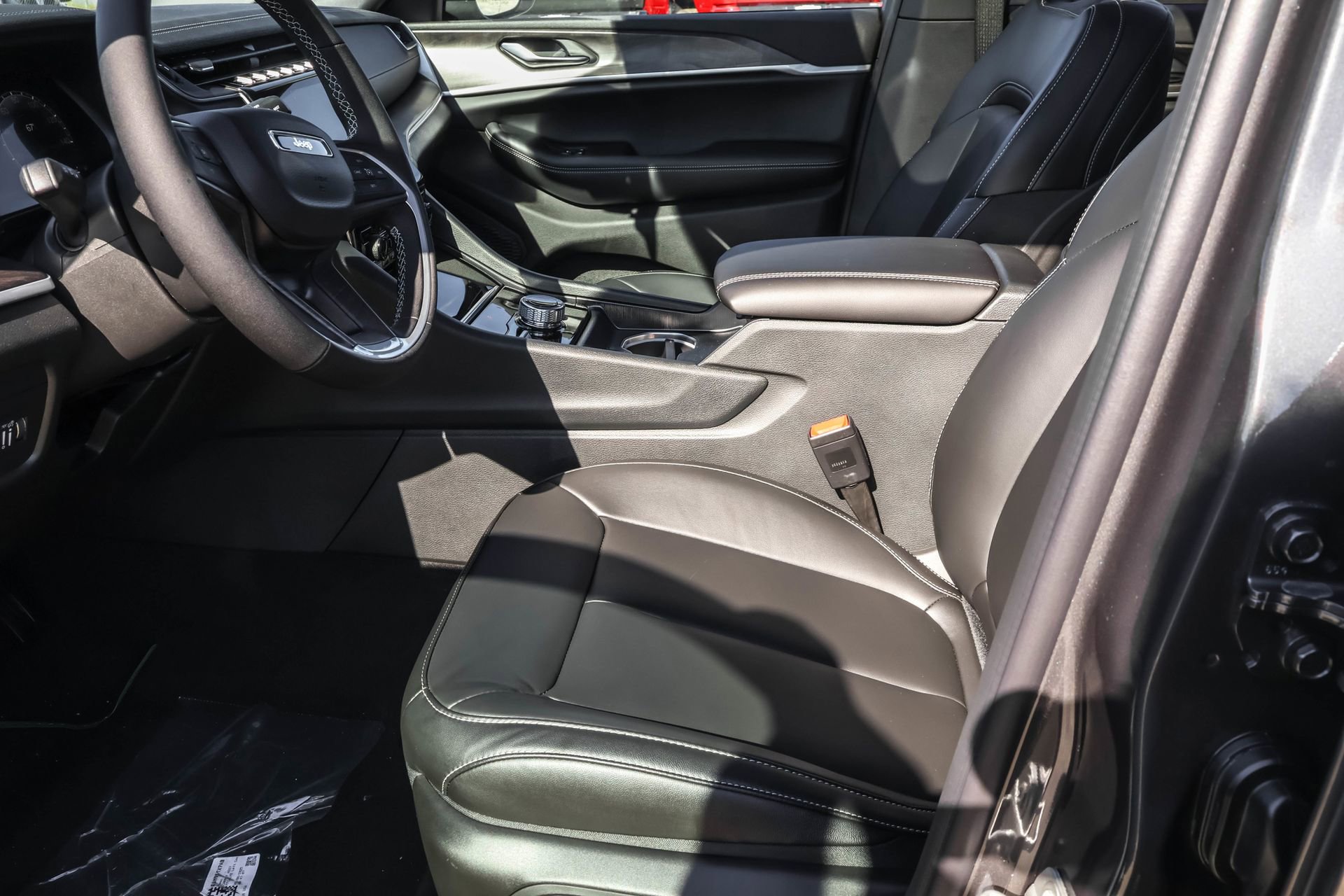 New 2025 Jeep Grand Cherokee Limited w/ Black Appearance Package image 5