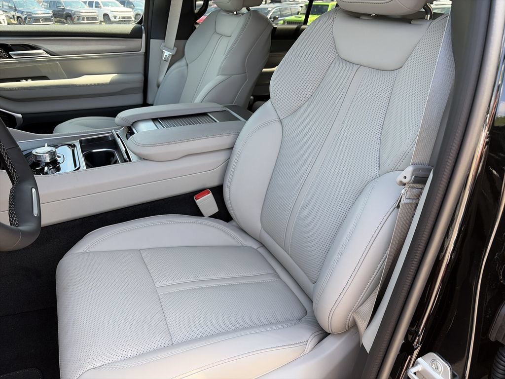 New 2026 Jeep Grand Wagoneer L Limited AWD/4WD image 11