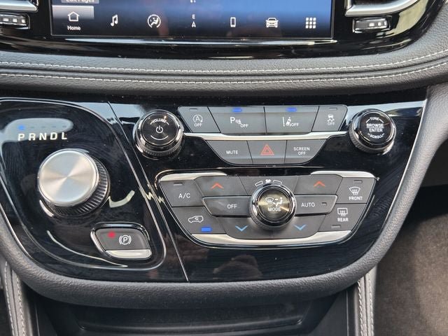 Used 2026 Chrysler Pacifica Limited w/ S Appearance Package FWD image 24