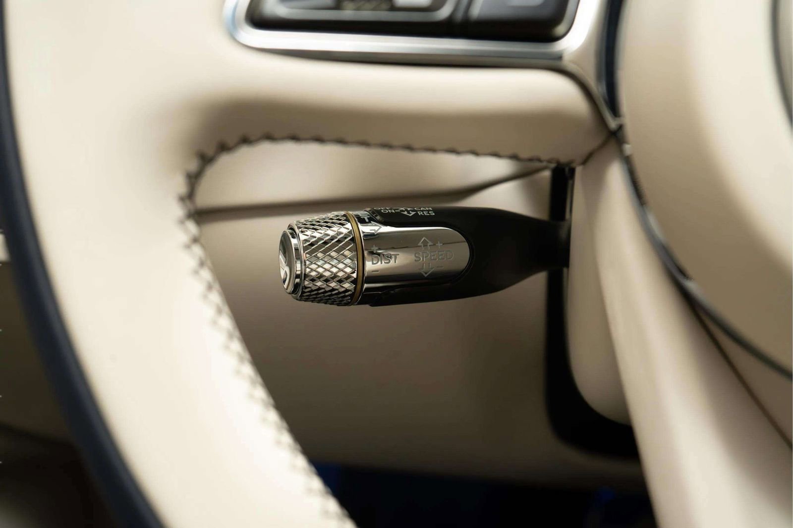 Used 2023 Bentley Flying Spur Azure AWD/4WD image 33