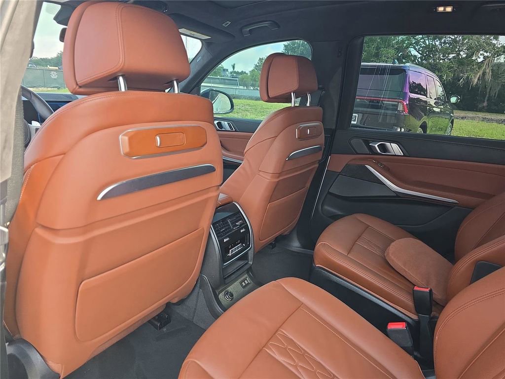 Used 2025 BMW X7 xDrive40i w/ M Sport Package AWD/4WD image 15
