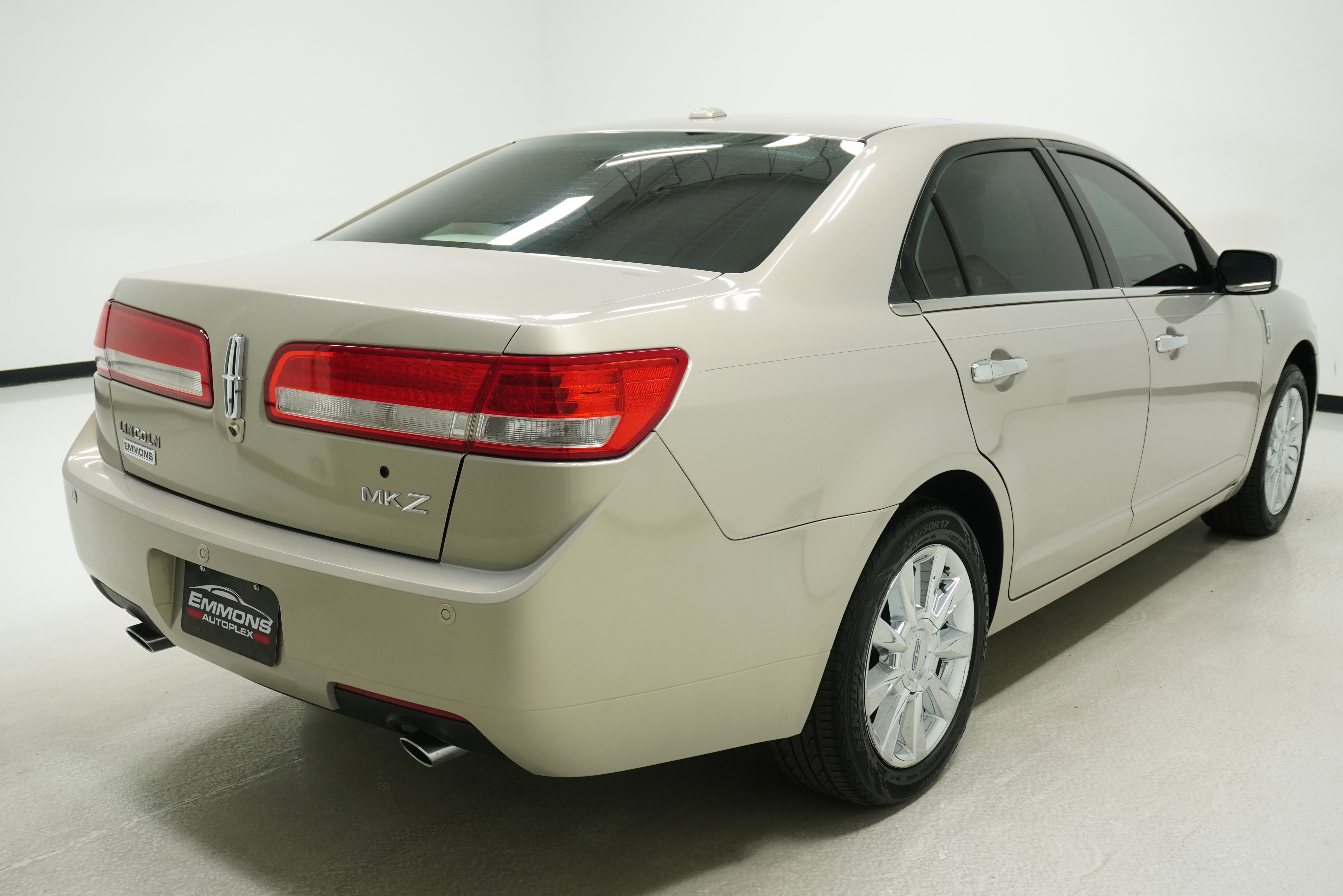 Used 2010 Lincoln MKZ image 4