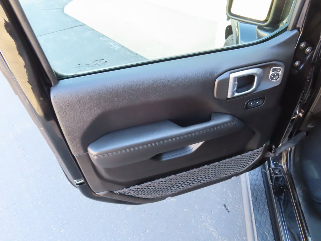 Used 2023 Jeep Wrangler Sahara image 22