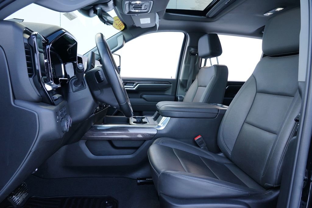 Used 2025 Chevrolet Silverado 3500 LTZ w/ LTZ Plus Package image 13