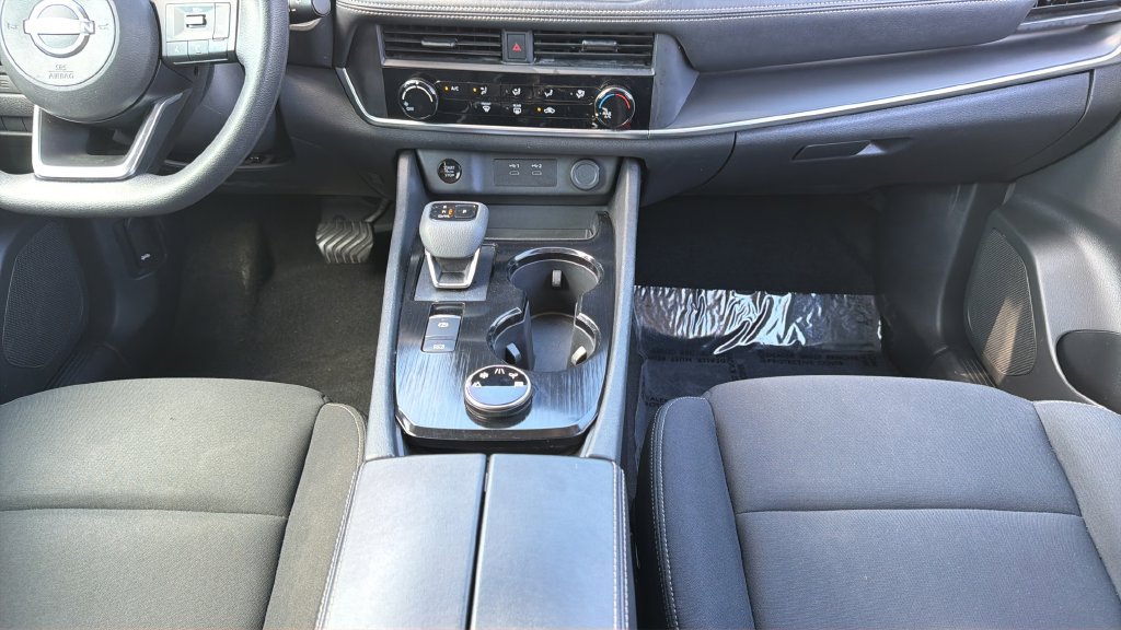 Used 2024 Nissan Rogue S AWD/4WD image 22