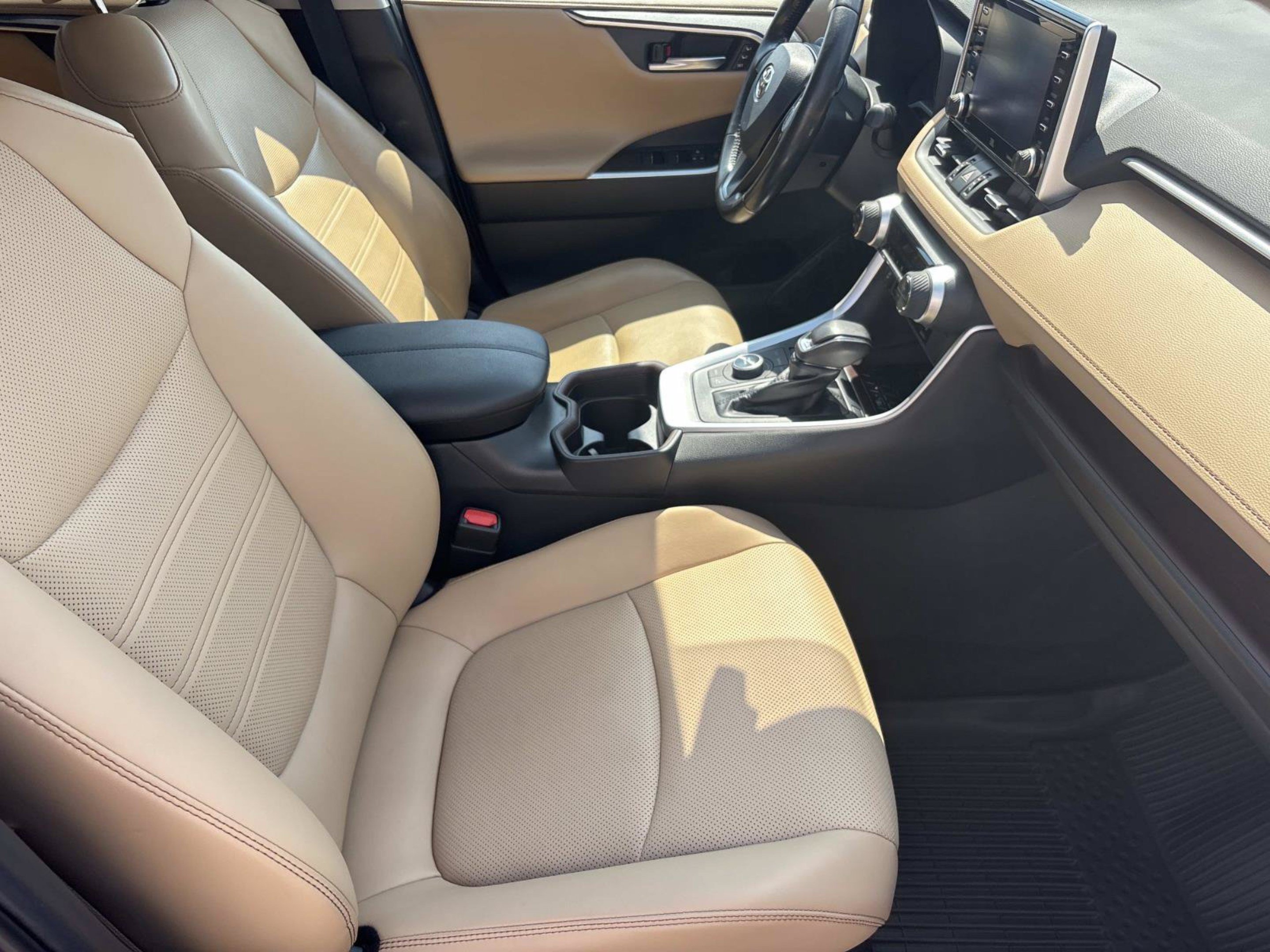 Used 2019 Toyota RAV4 Limited w/ Advanced Technology Package AWD/4WD image 23