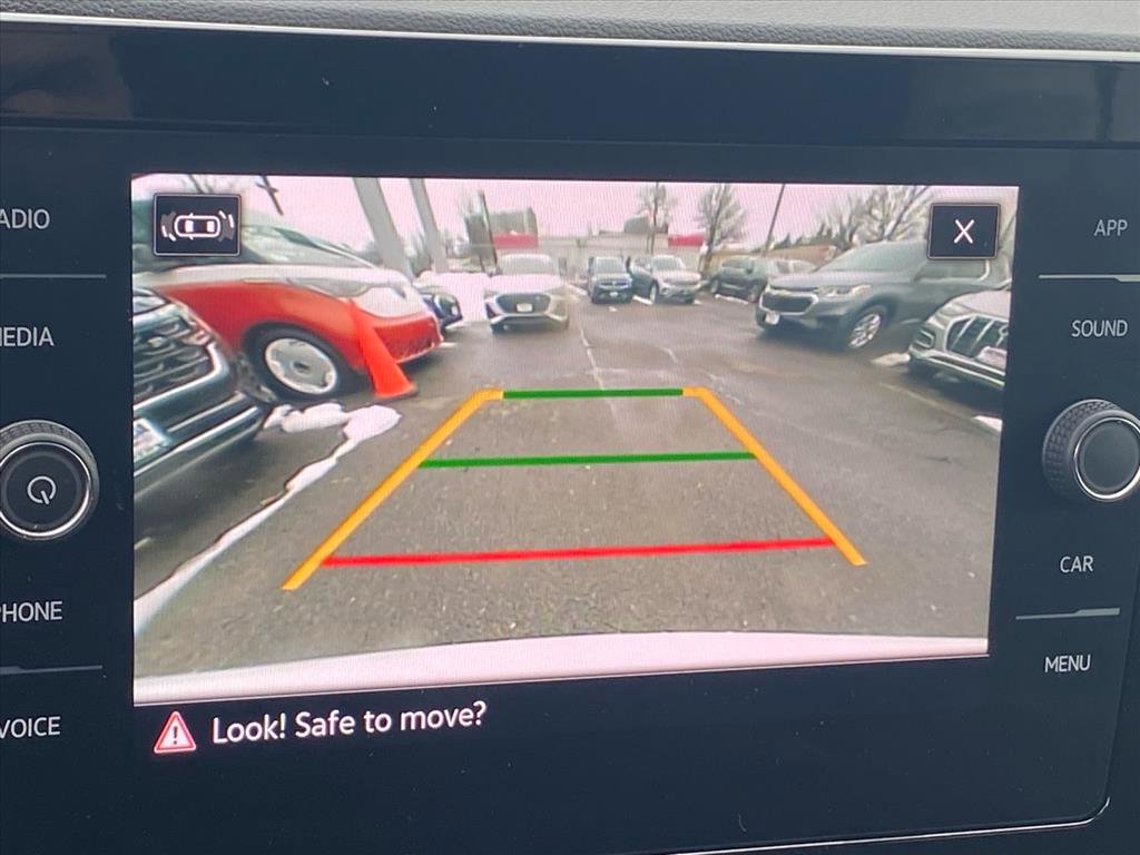 Used 2025 Volkswagen Taos SE image 15