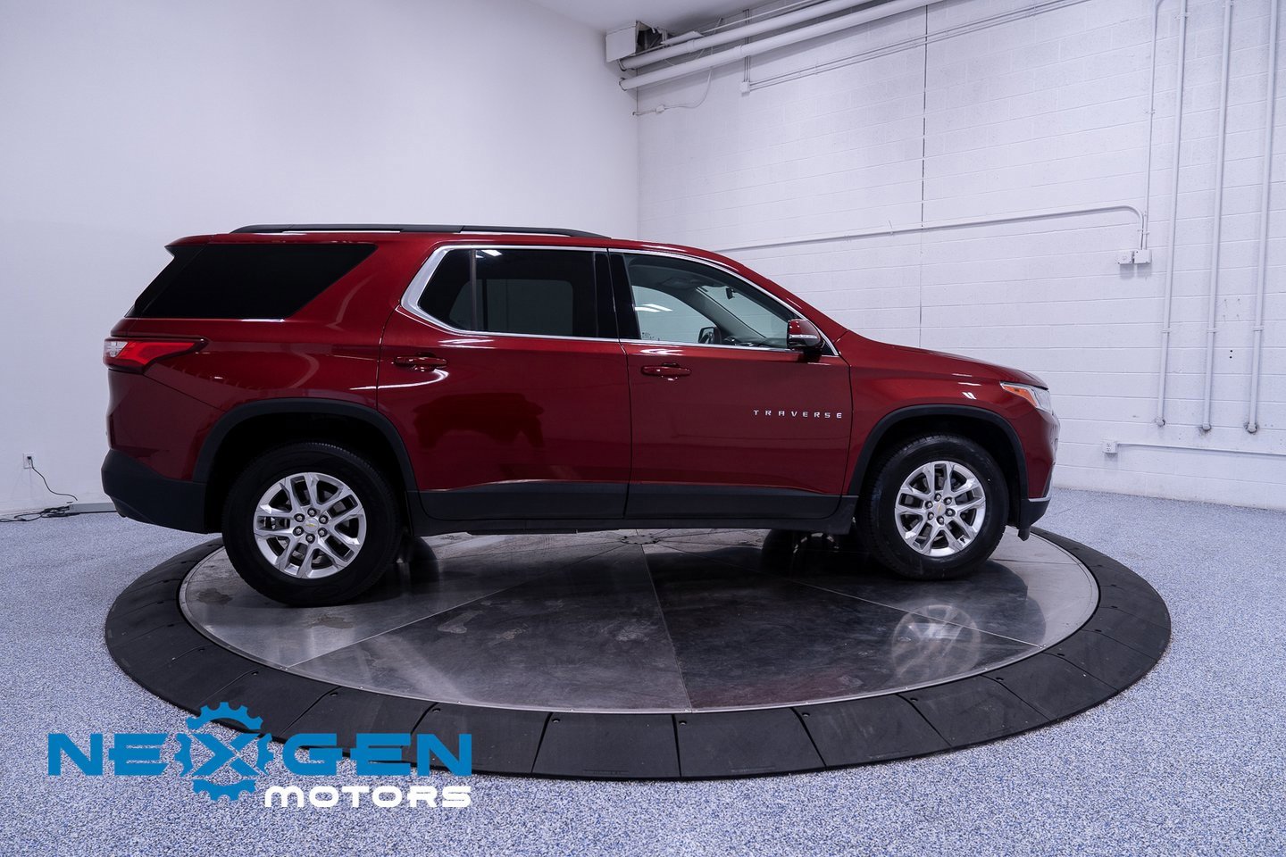 Used 2020 Chevrolet Traverse LT image 35