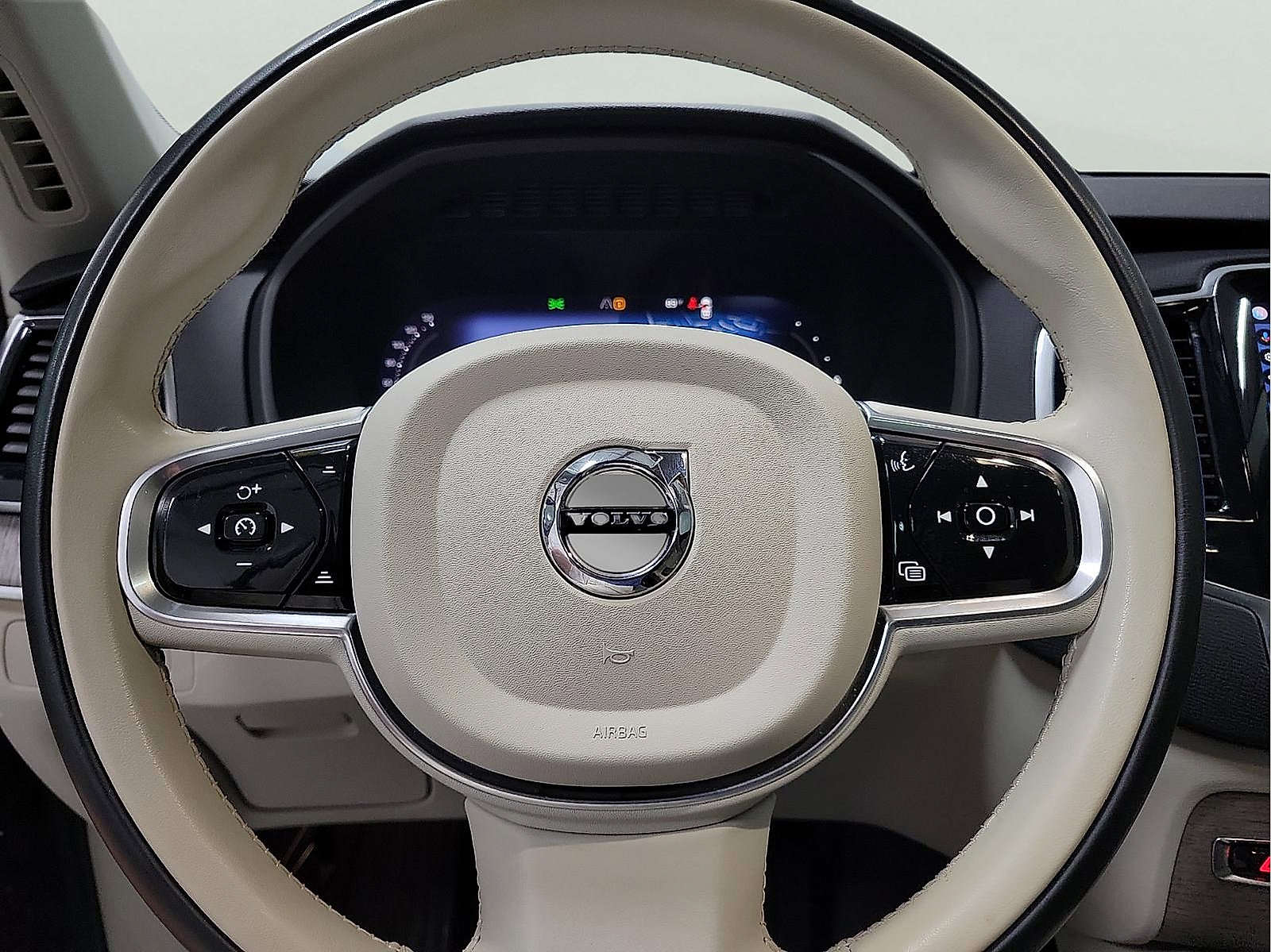Used 2023 Volvo XC90 T8 Plus w/ Protection Package Premier AWD/4WD image 16