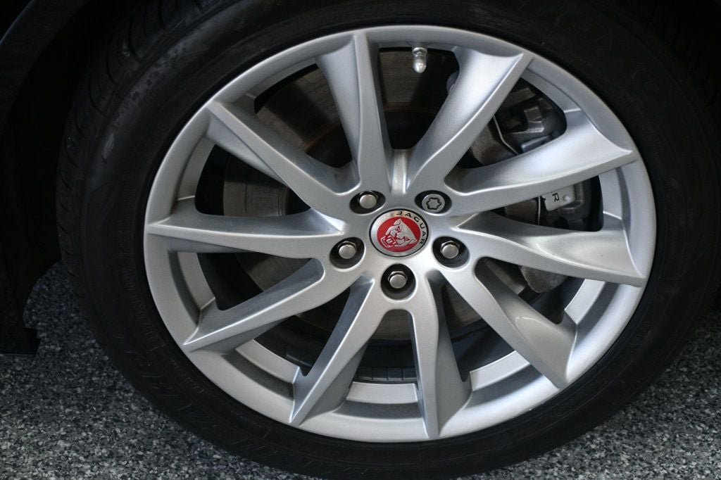 Used 2017 Jaguar F-TYPE Coupe RWD image 21