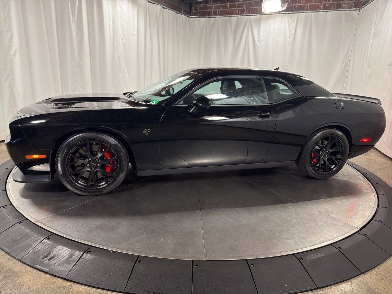 Used 2015 Dodge Challenger SRT Hellcat RWD image 10