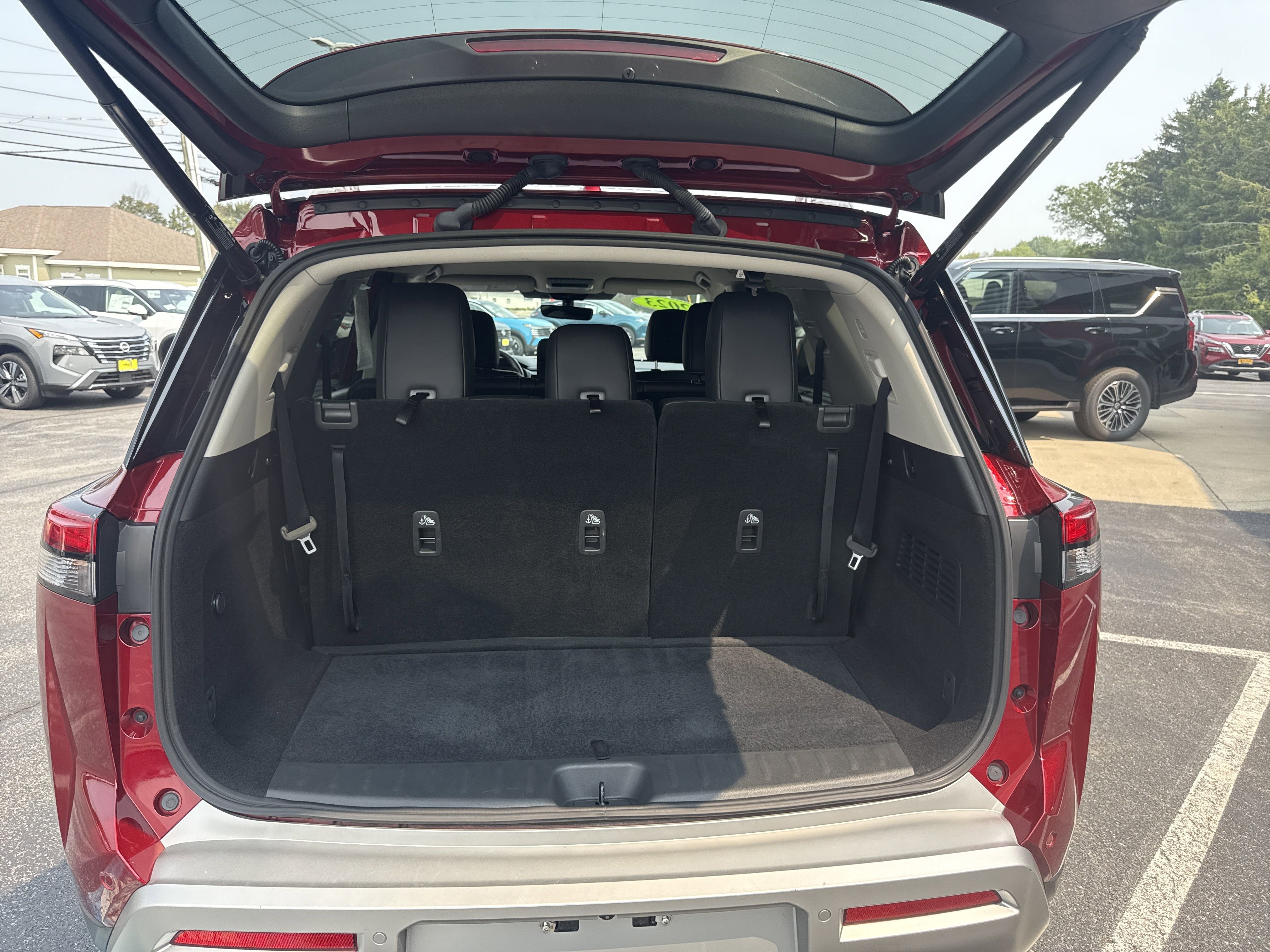 Used 2023 Nissan Pathfinder SL image 12