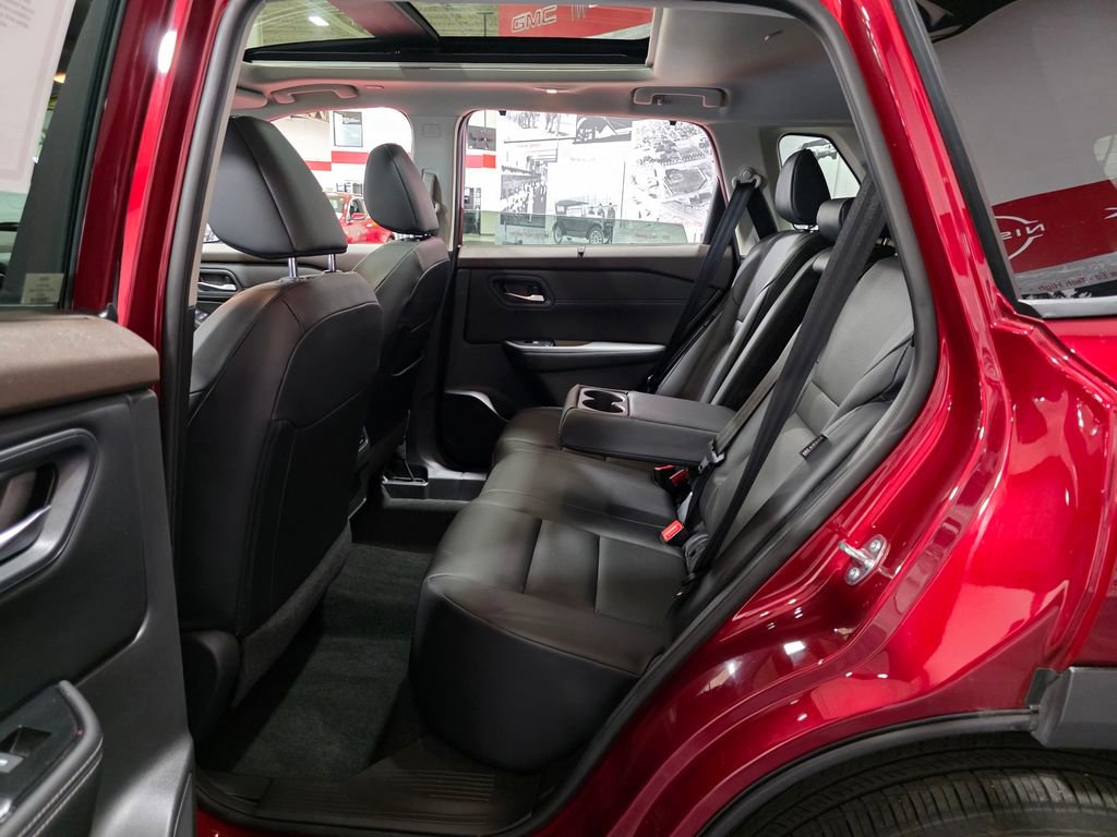 Used 2023 Nissan Rogue SV w/ SV Premium B Package image 21