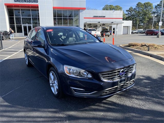 Used 2015 Volvo V60 T5 Premier w/ Convenience Package image 2