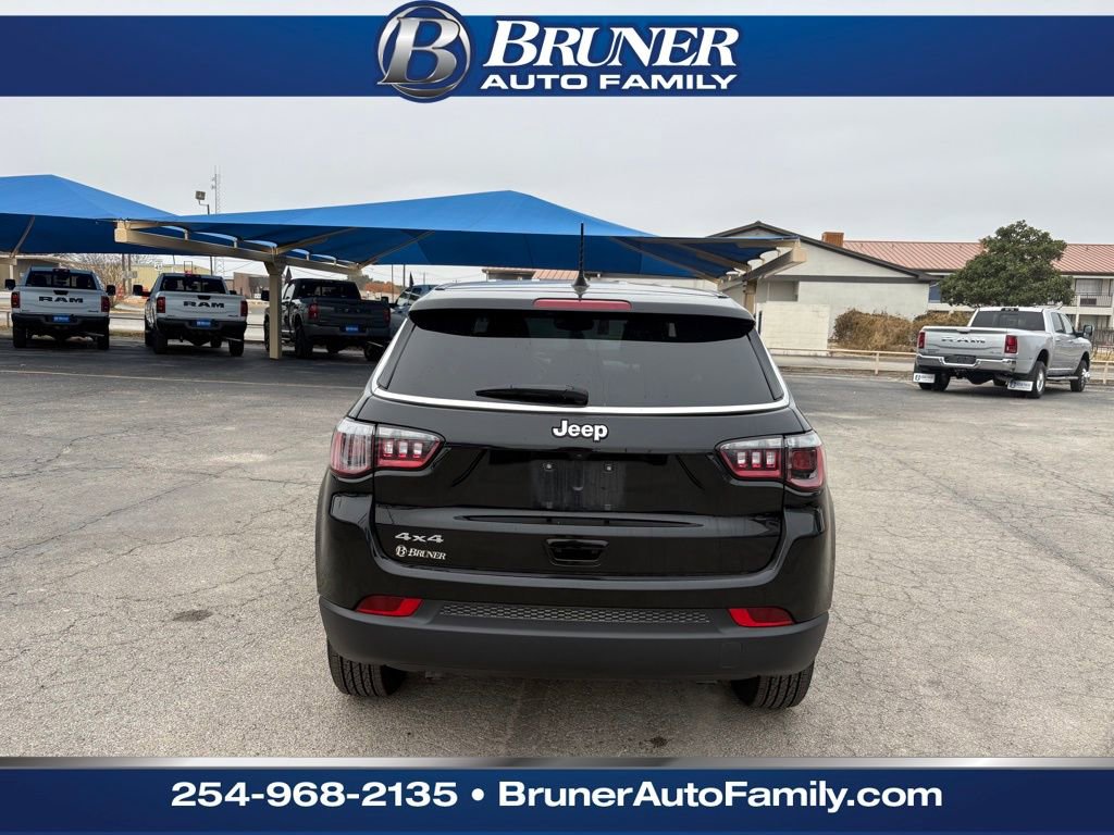 Used 2024 Jeep Compass Sport image 6