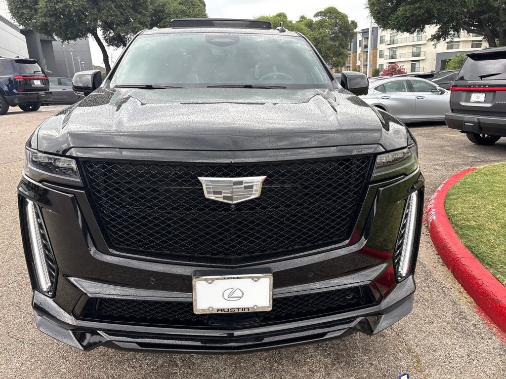 Used 2024 Cadillac Escalade ESV V w/ LPO, ONYX Package AWD/4WD image 8