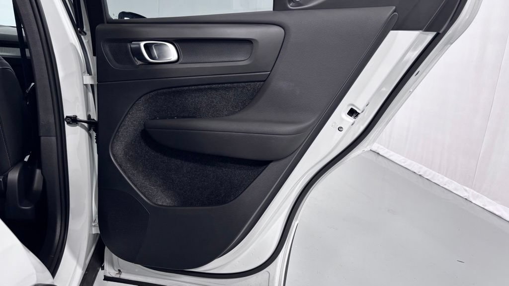 Certified 2026 Volvo XC40 B5 Plus AWD/4WD image 27